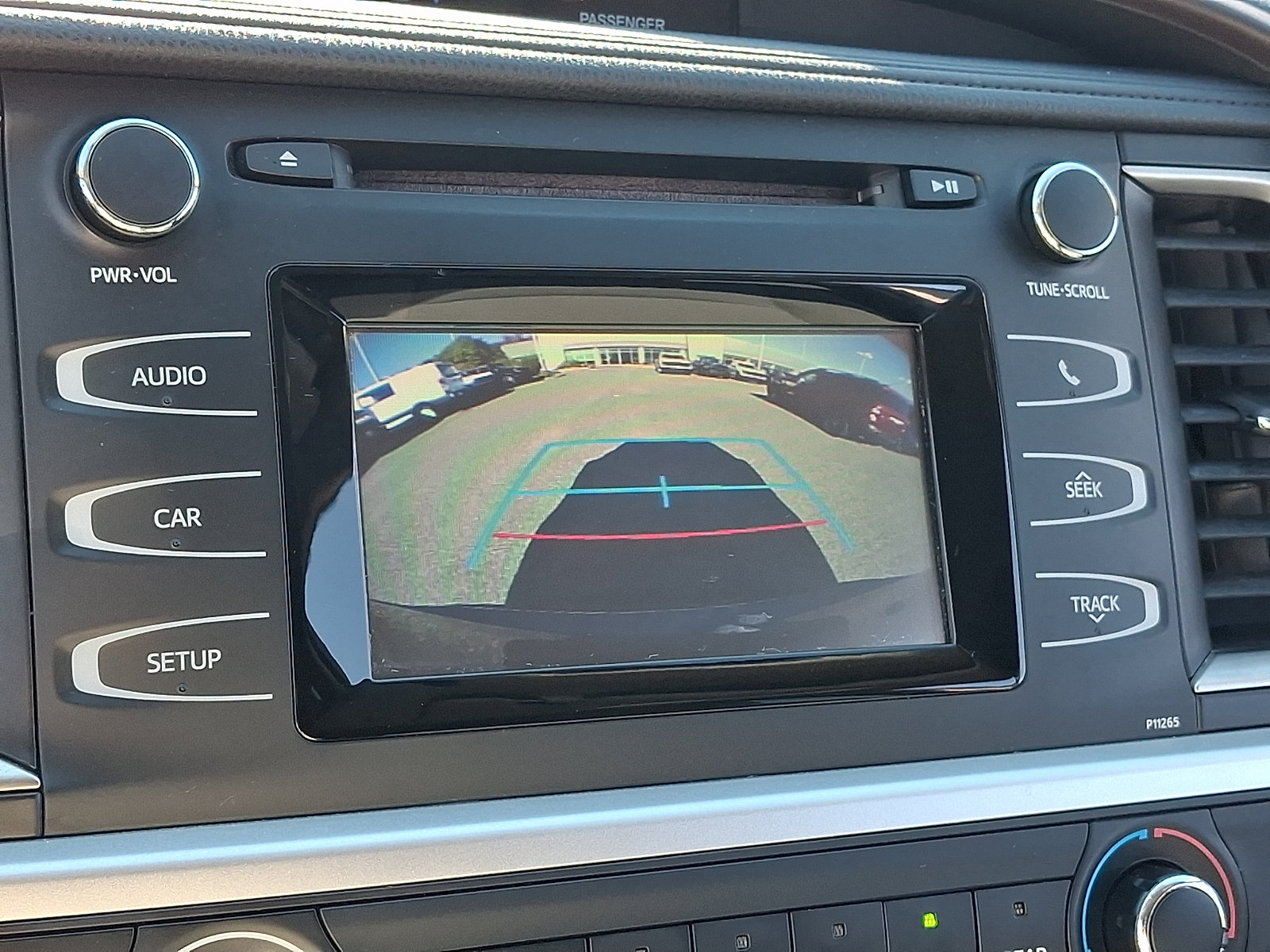 Used 2016 Toyota Highlander LE AWD/4WD image 24