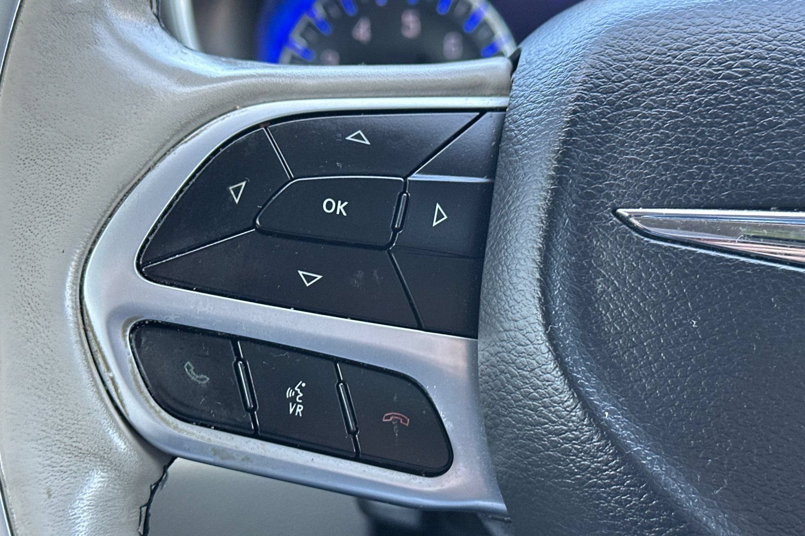Used 2018 Chrysler Pacifica Limited FWD image 24