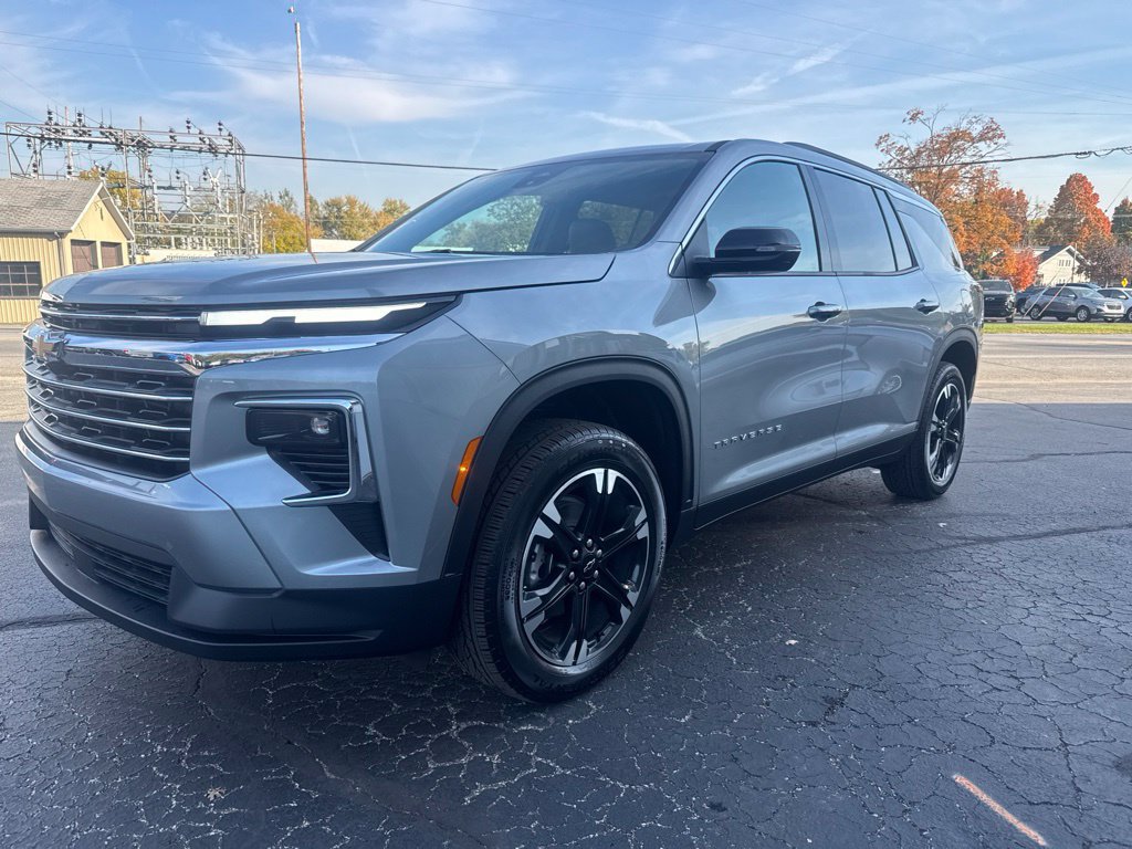 New 2027 Chevrolet Traverse LT AWD/4WD image 3