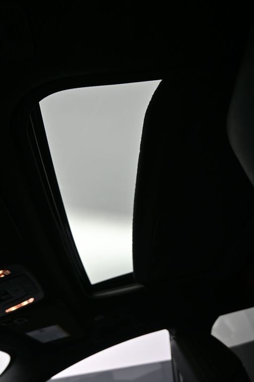 Certified 2025 Toyota Sienna Limited image 18