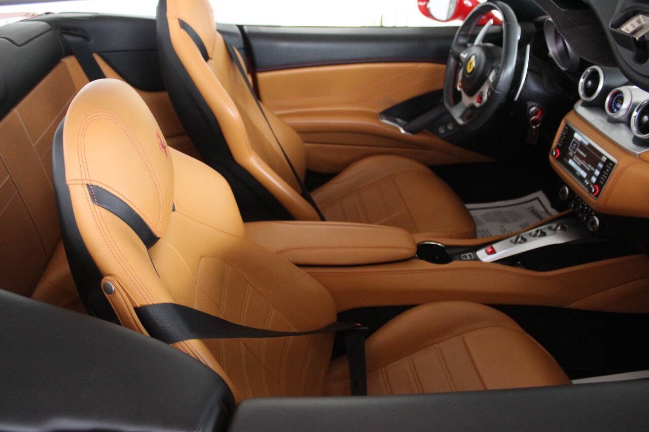 Used 2016 Ferrari California T RWD image 22
