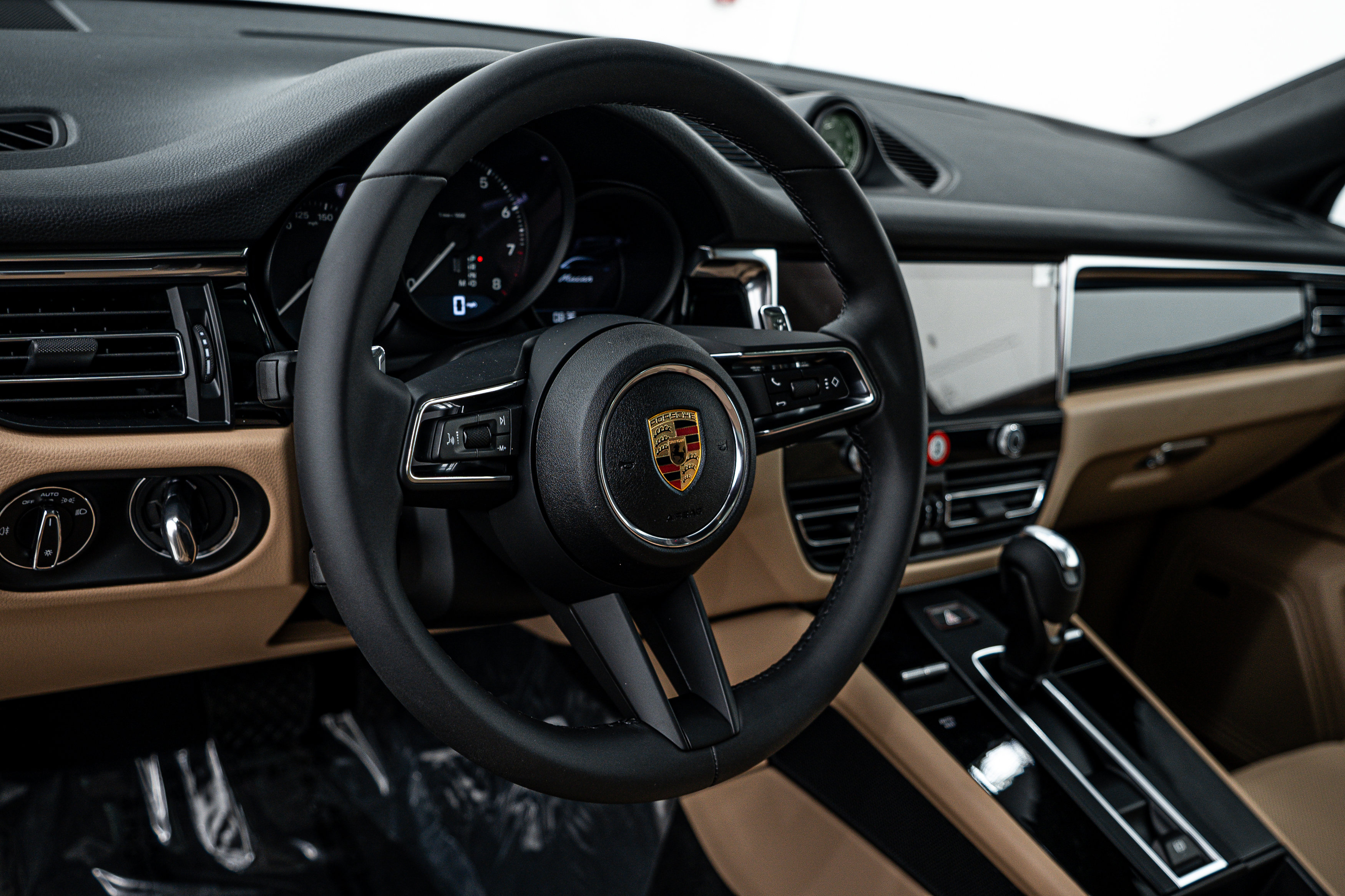 New 2025 Porsche Macan image 13