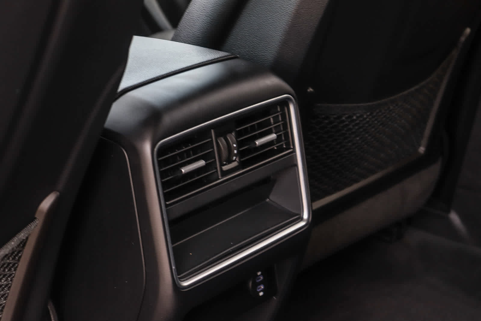 Used 2021 Porsche Cayenne w/ Driver Memory Package image 17