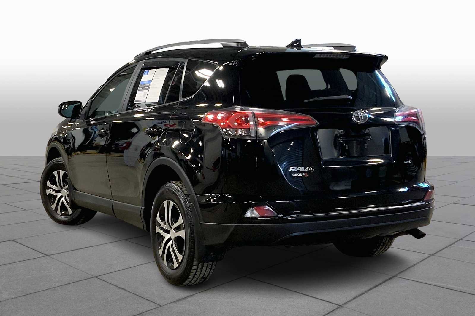 Used 2017 Toyota RAV4 LE w/ Carpet Mat Package image 11