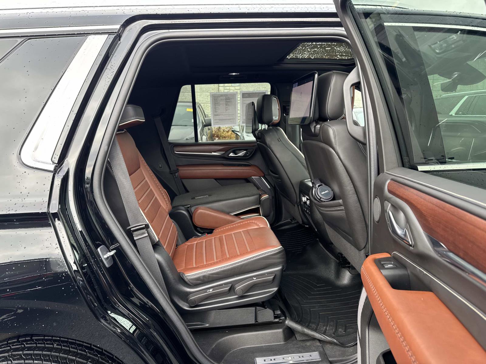 Used 2023 GMC Yukon Denali Ultimate image 15