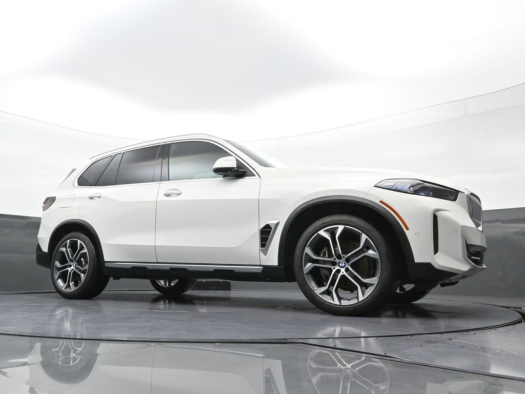 New 2026 BMW X5 xDrive40i w/ Climate Comfort Package image 21