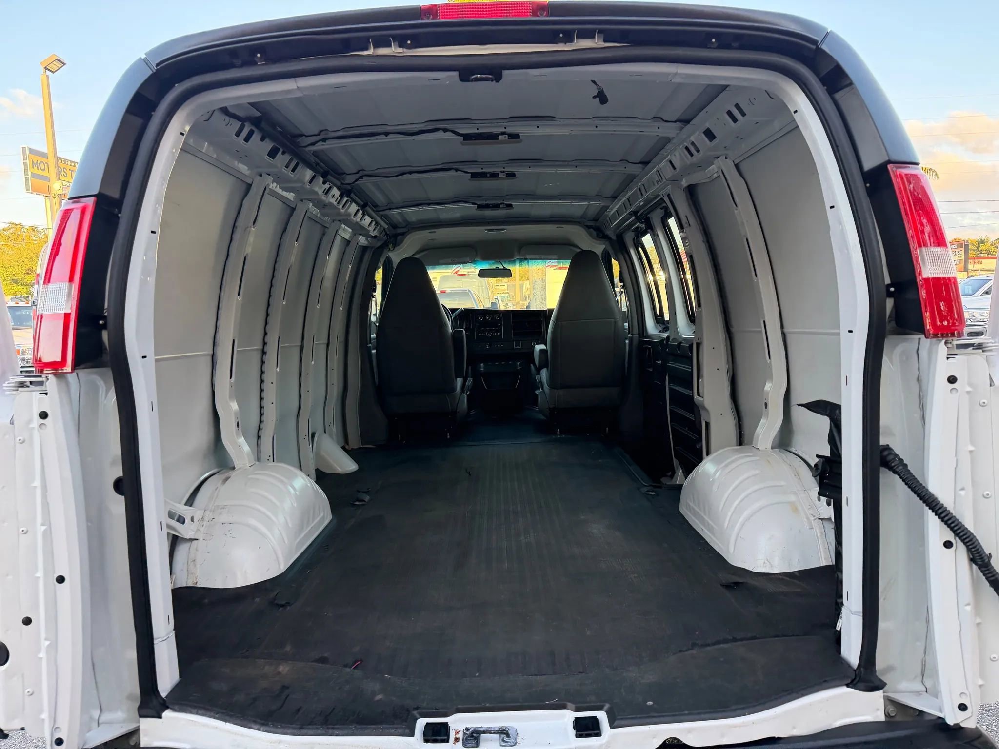 Used 2023 GMC Savana 2500 w/ Driver Convenience Package image 6