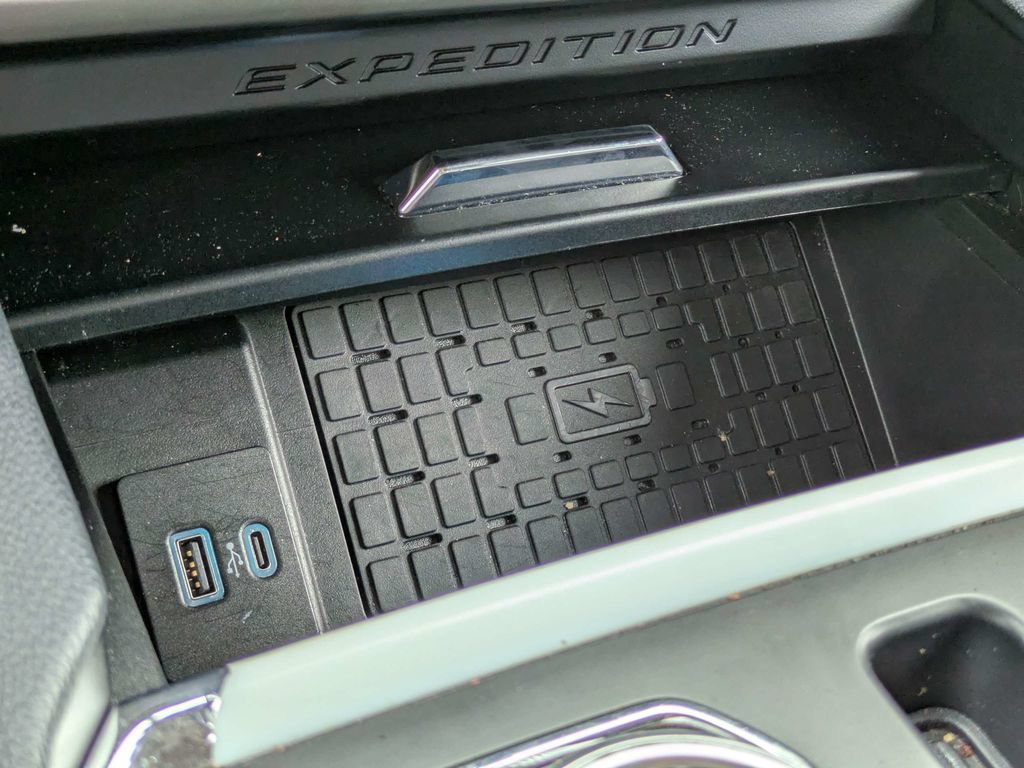 Used 2024 Ford Expedition XLT RWD image 24