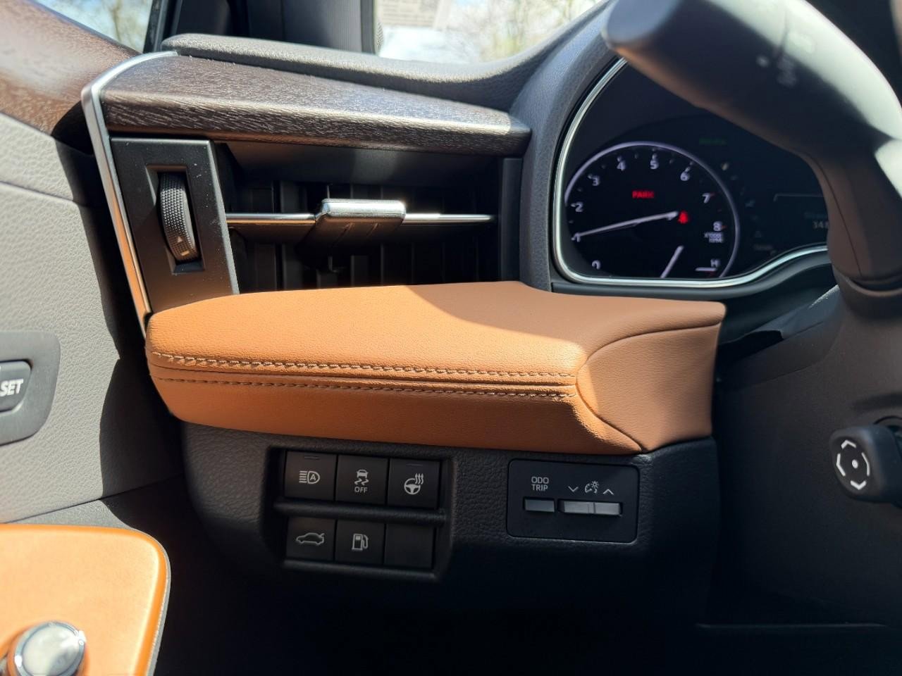 Used 2019 Toyota Avalon Limited image 28