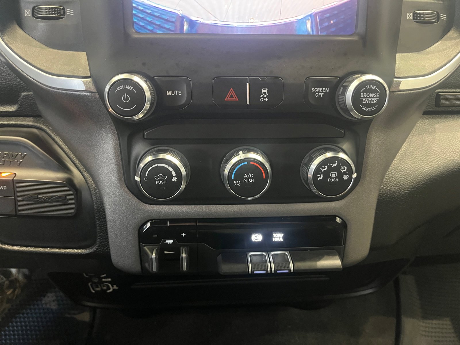 Used 2024 RAM 2500 Big Horn image 26