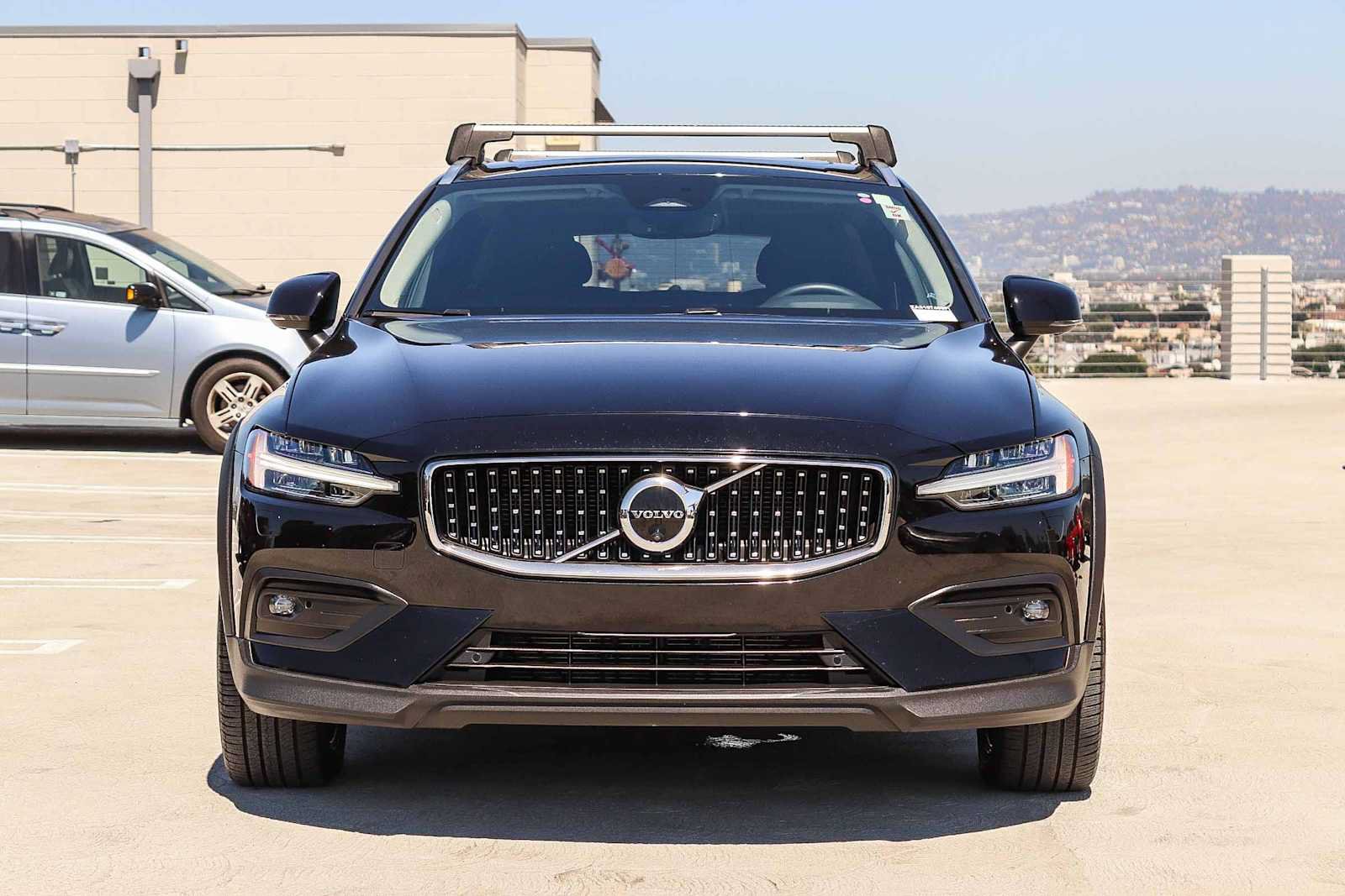Used 2023 Volvo V60 B5 Cross Country Plus AWD/4WD image 2