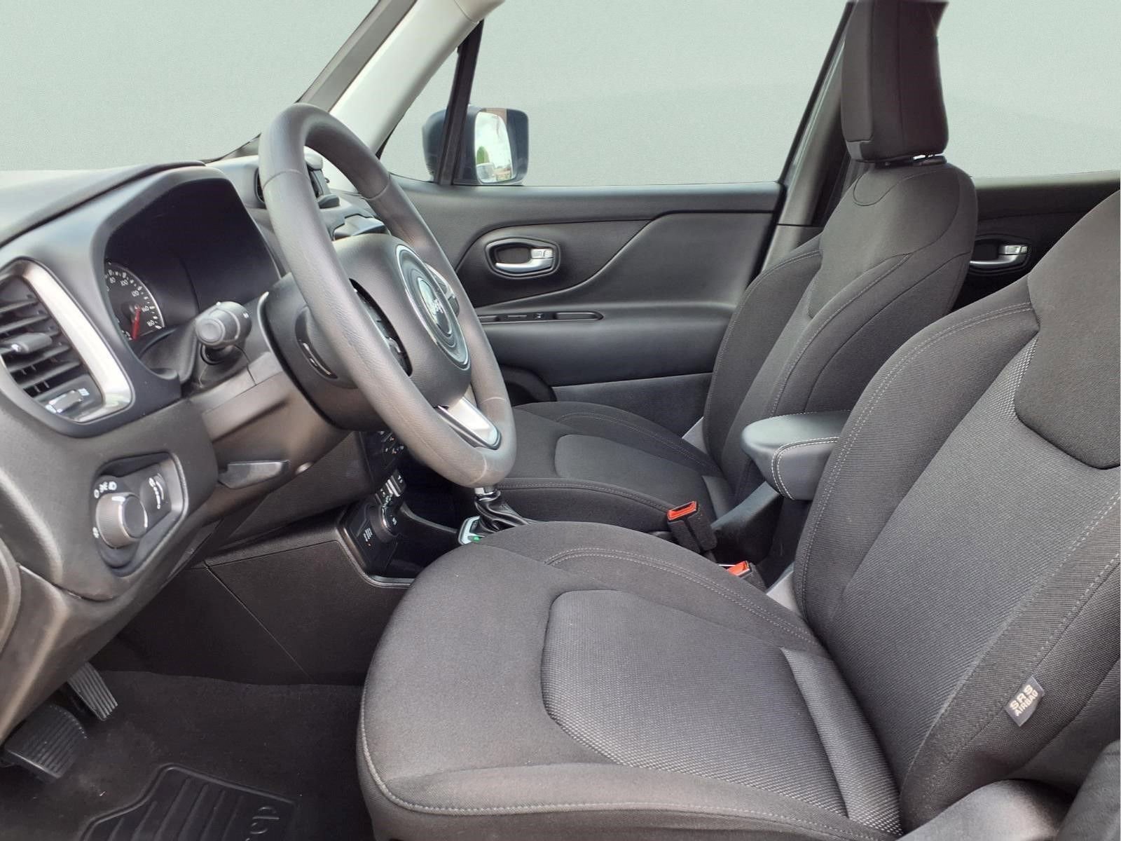 Used 2023 Jeep Renegade Latitude AWD/4WD image 10