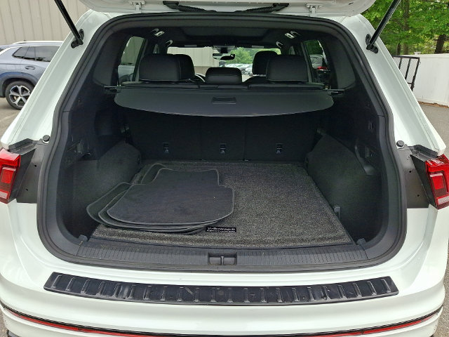 Certified 2023 Volkswagen Tiguan SE R-Line AWD/4WD image 29