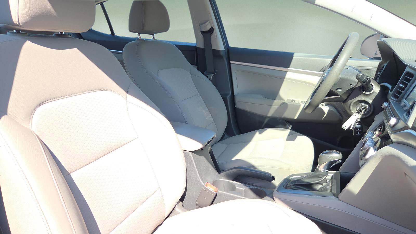 Used 2019 Hyundai Elantra SE image 16
