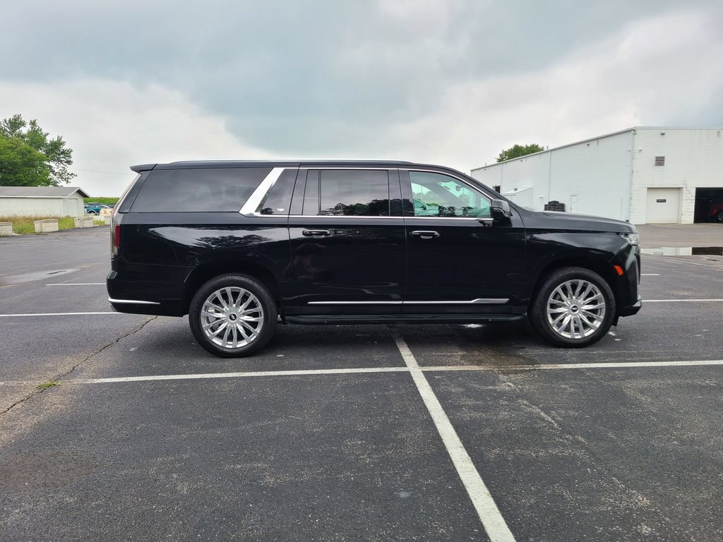 Used 2023 Cadillac Escalade ESV Premium Luxury AWD/4WD image 18