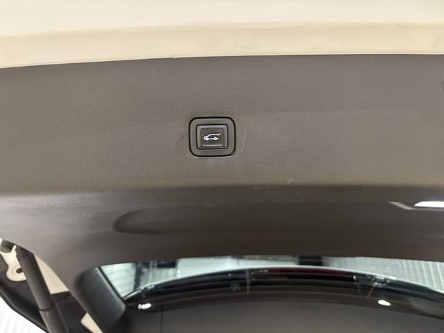 Used 2020 Chevrolet Traverse LT w/ LPO, Midnight Edition image 6