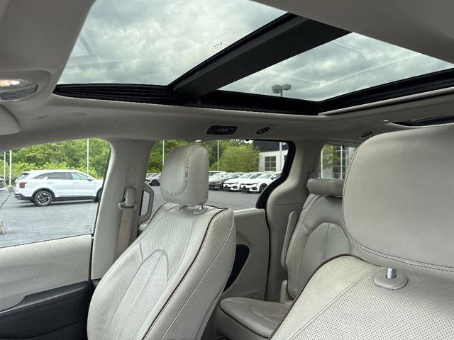 Used 2020 Chrysler Pacifica Limited FWD image 15