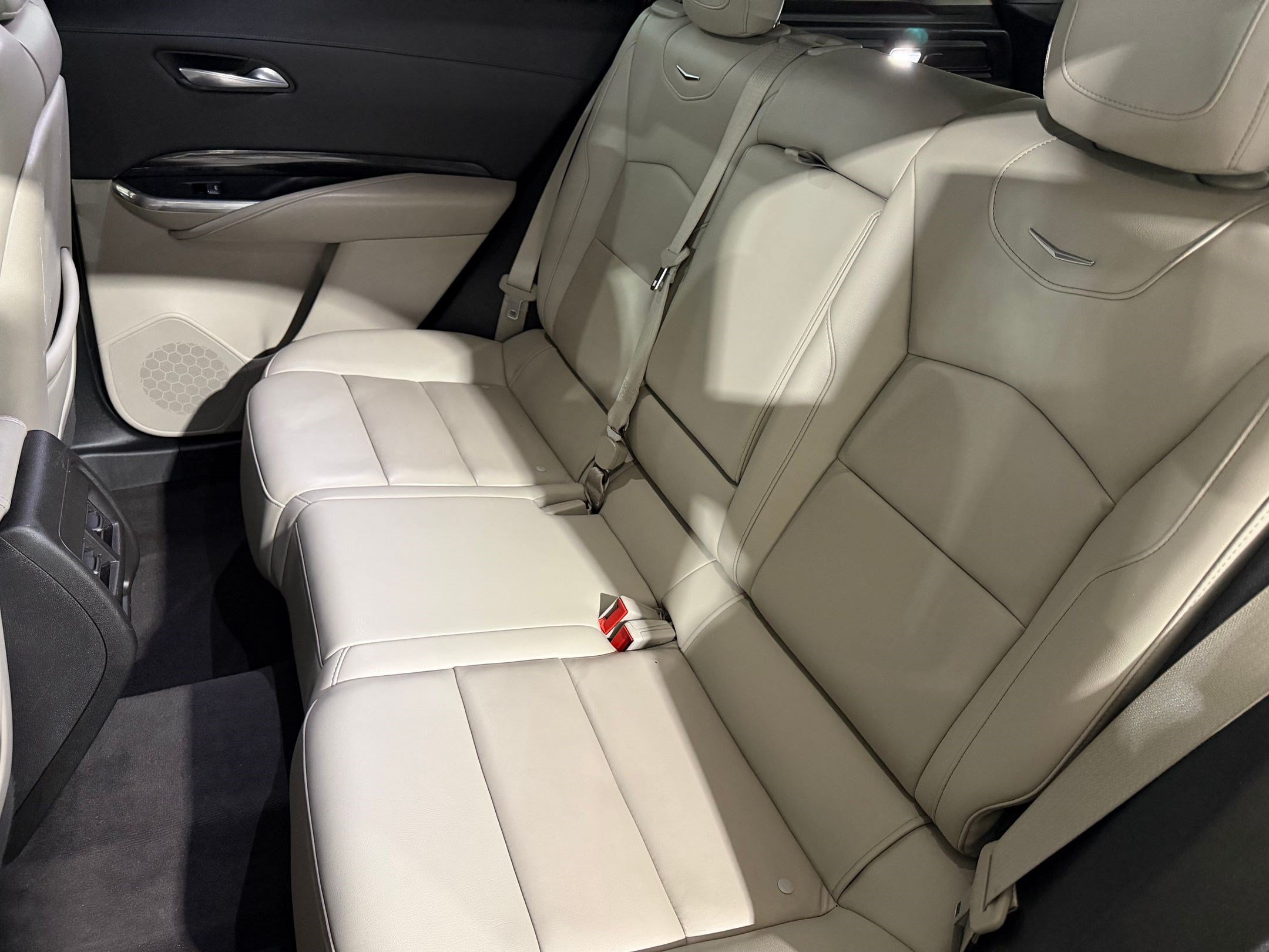 Used 2021 Cadillac XT4 Premium Luxury FWD image 25