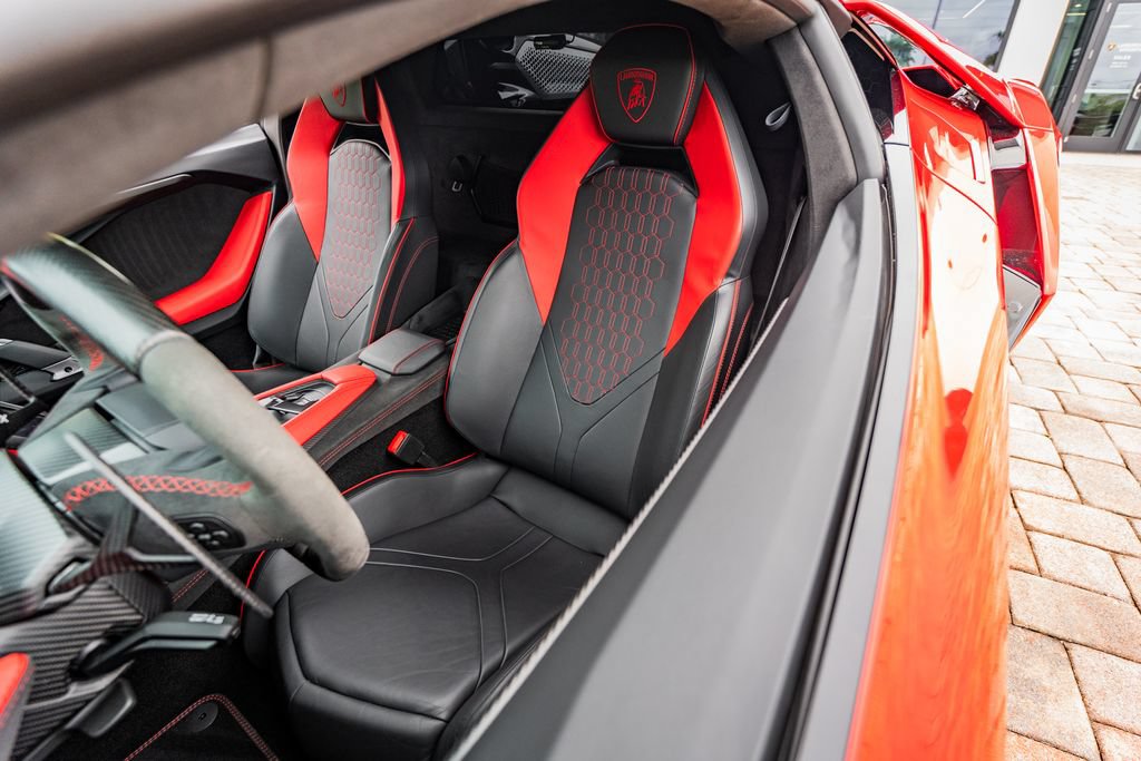 Used 2025 Lamborghini Revuelto AWD/4WD image 21