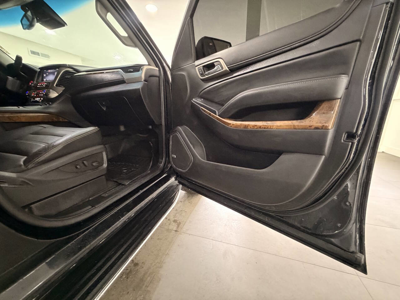 Used 2015 GMC Yukon XL Denali AWD/4WD image 10