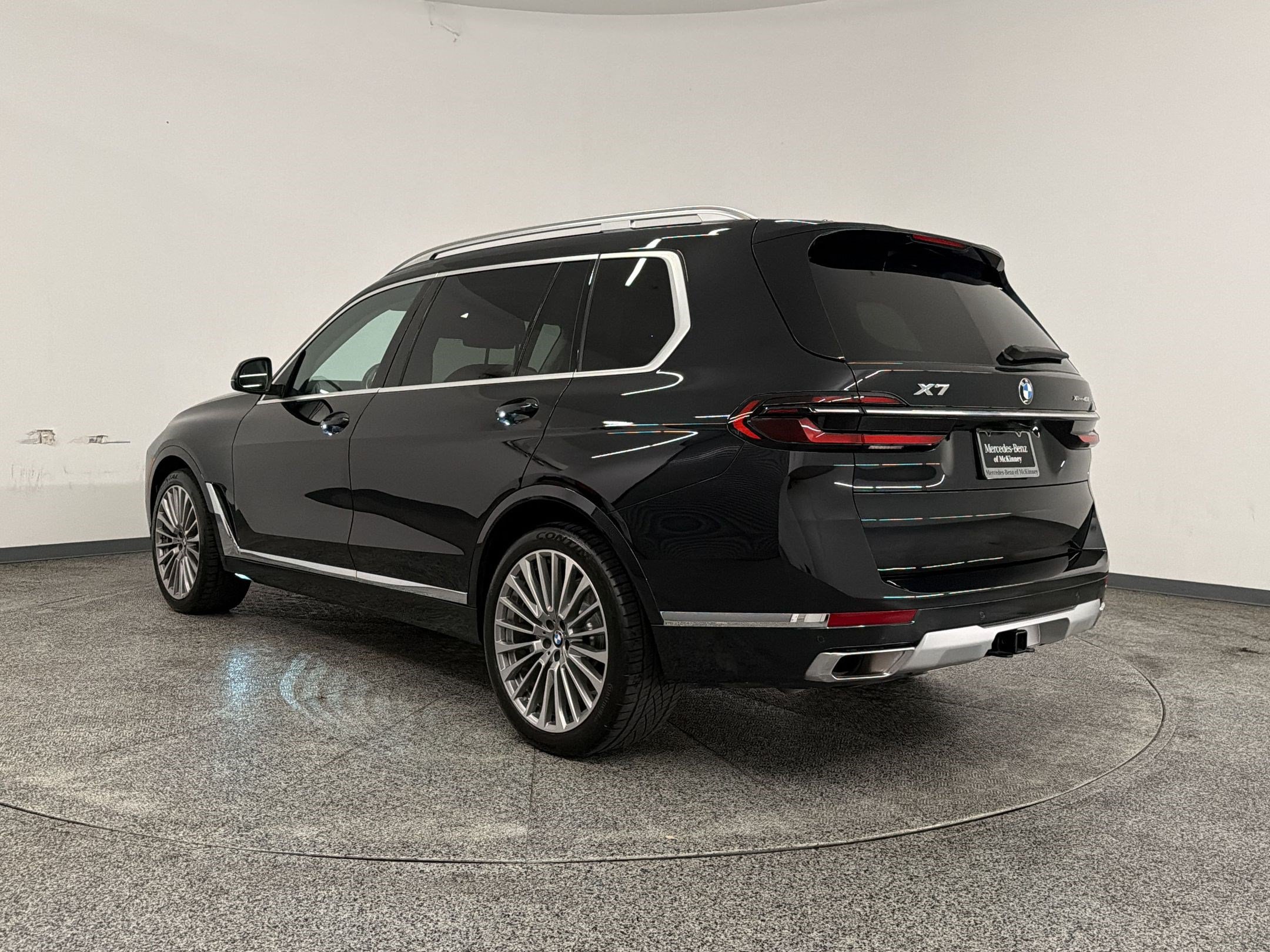 Used 2023 BMW X7 xDrive40i w/ Premium Package AWD/4WD image 3
