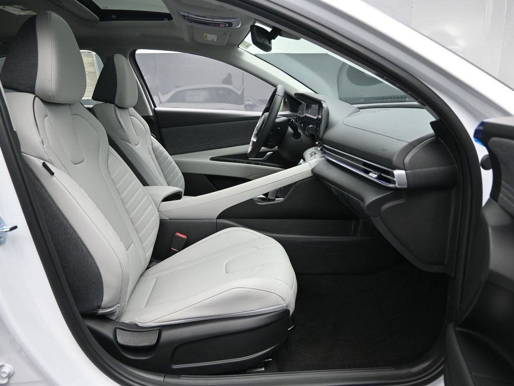 New 2025 Hyundai Elantra Limited image 33