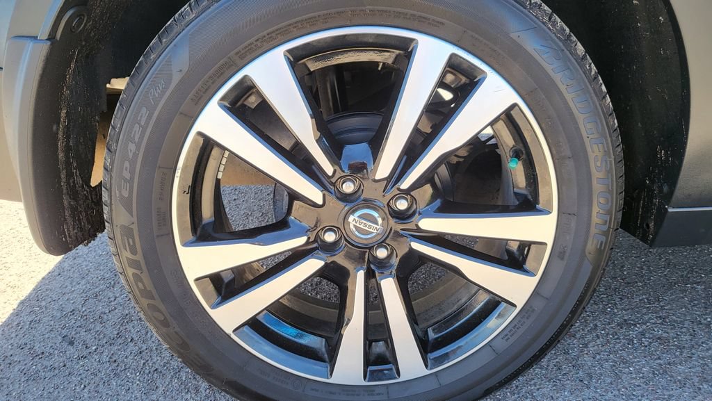 Used 2019 Nissan Kicks SV FWD image 14