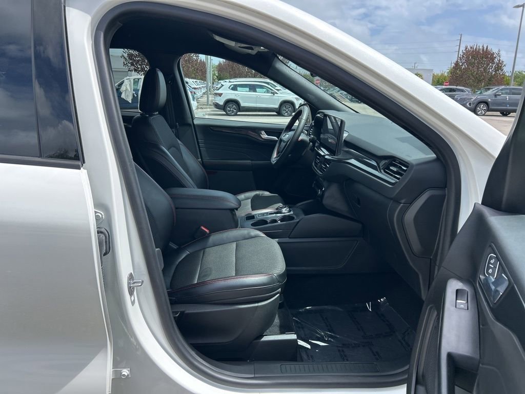 Used 2023 Ford Escape ST-Line w/ Tech Pack #1 AWD/4WD image 40