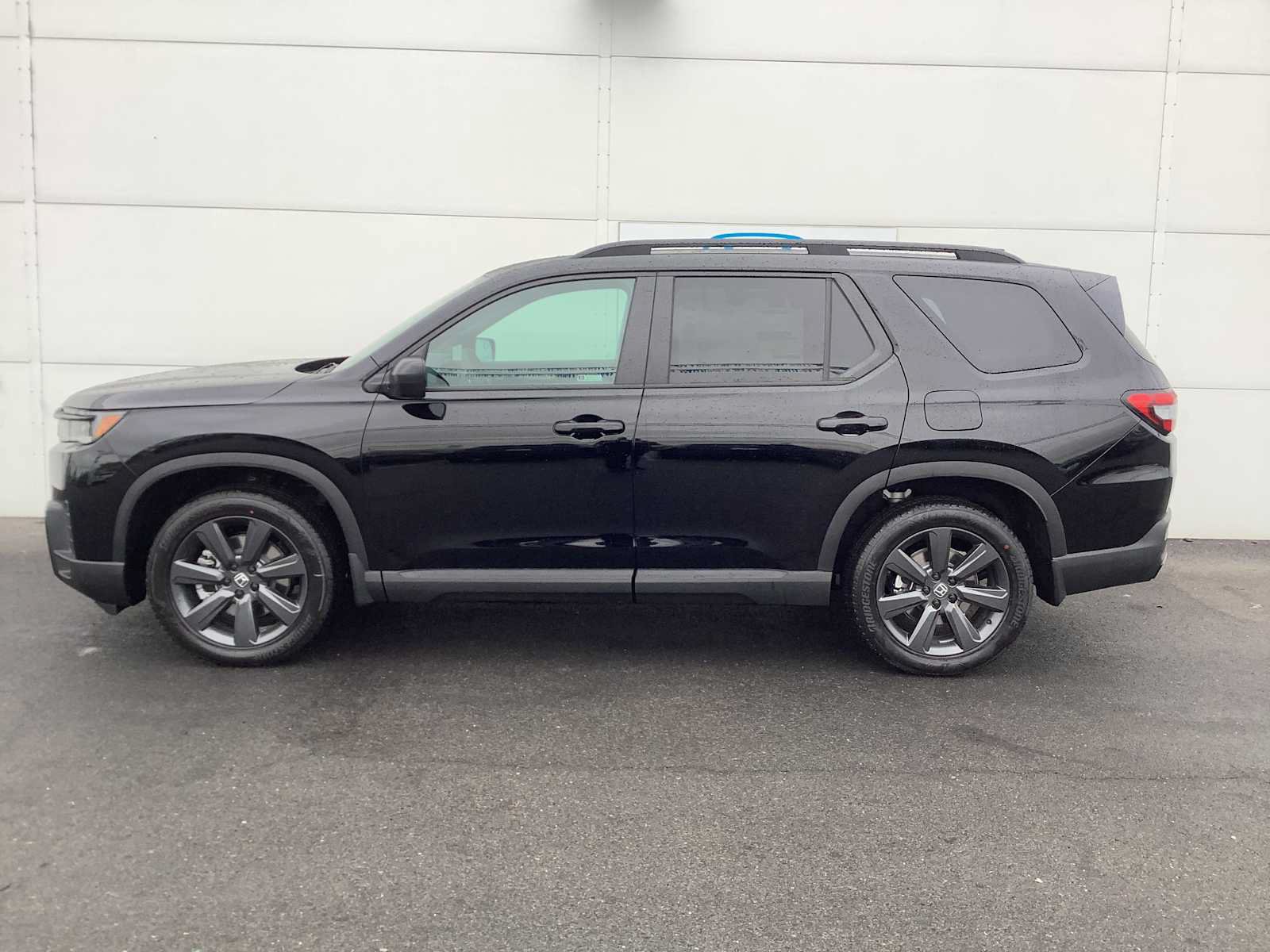 New 2026 Honda Pilot Sport image 2