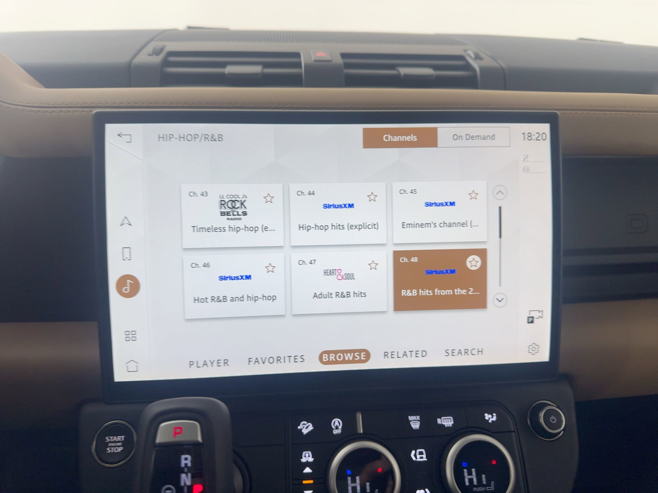 New 2026 Land Rover Defender 110 X-Dynamic SE image 22