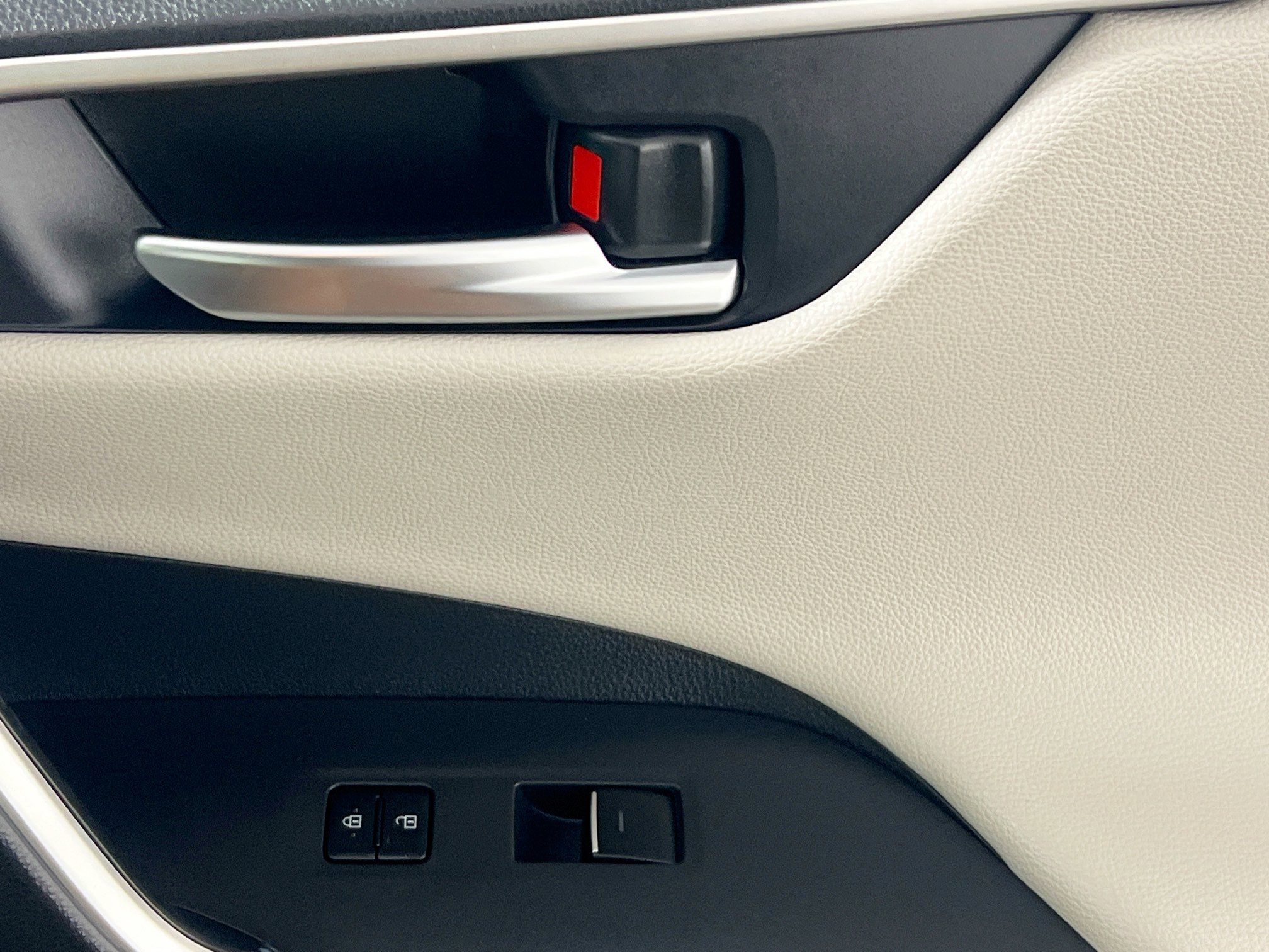 Used 2024 Toyota RAV4 Limited image 32