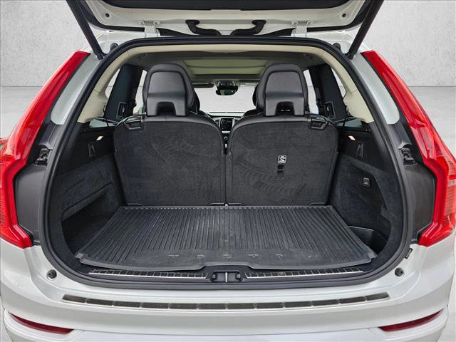 Used 2020 Volvo XC90 T6 Momentum w/ Protection Package Premier image 13