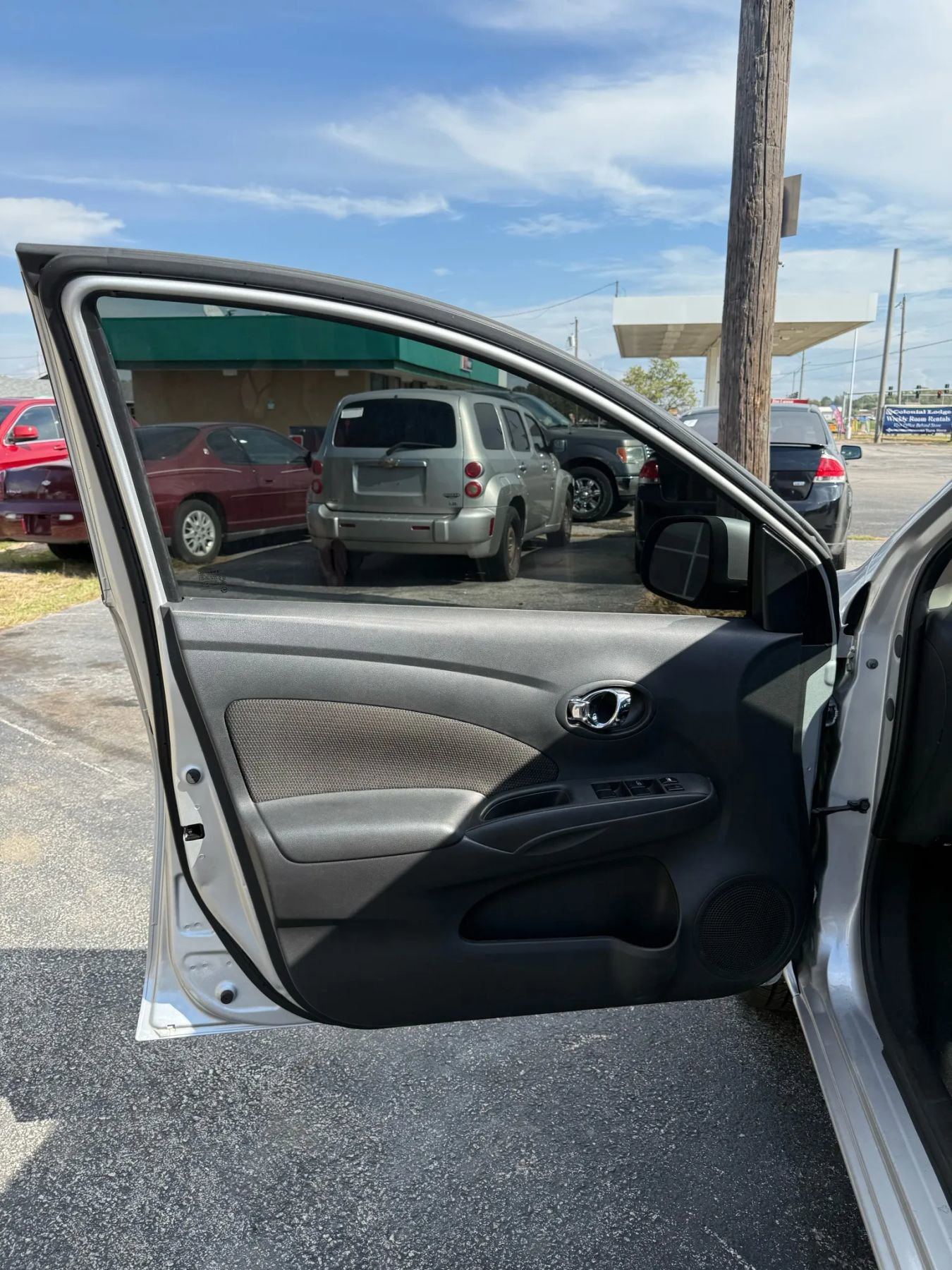 Used 2012 Nissan Versa SL image 5