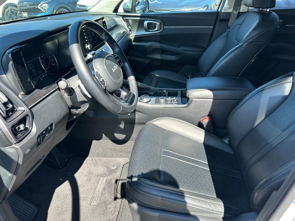 Used 2023 Kia Sorento EX AWD/4WD image 16