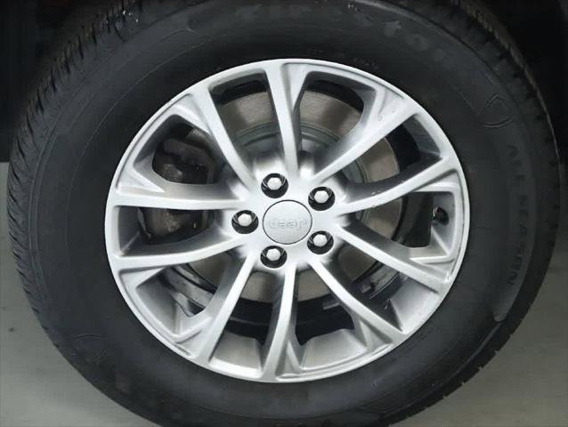 Certified 2021 Jeep Cherokee Latitude Lux w/ Comfort/Convenience Group image 12