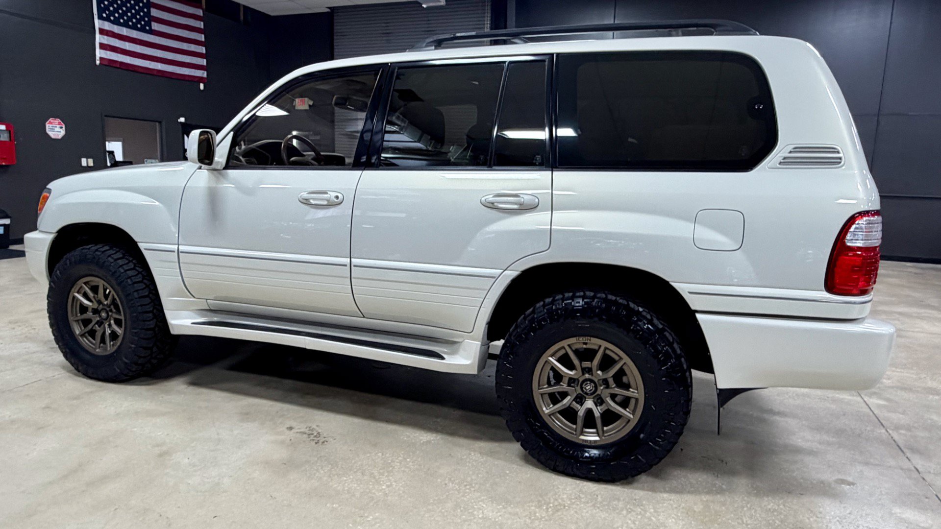 Used 2000 Lexus LX 470 4WD image 10
