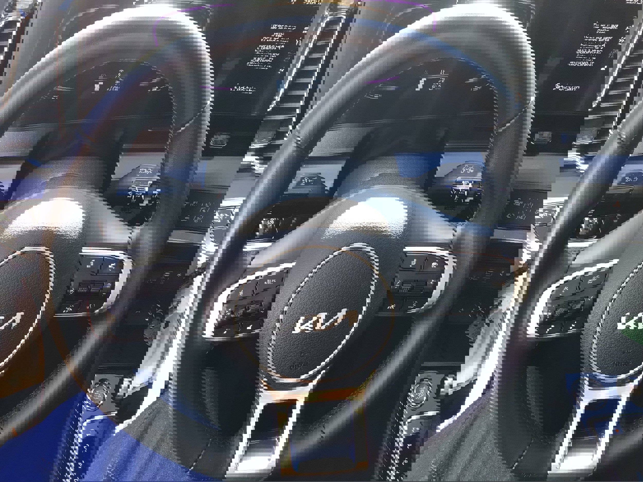 Used 2025 Kia Sportage EX image 16