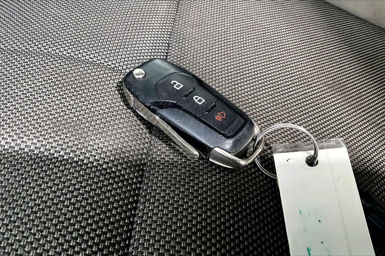 Used 2016 Ford F150 XL w/ Equipment Group 101A Mid image 11