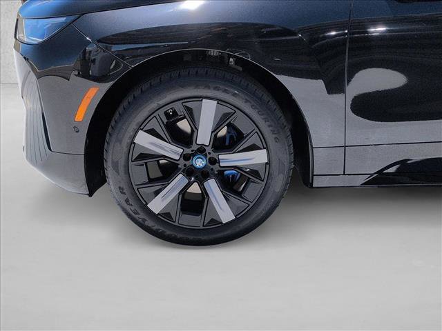 Used 2024 BMW iX xDrive50 w/ Premium Package AWD/4WD image 26