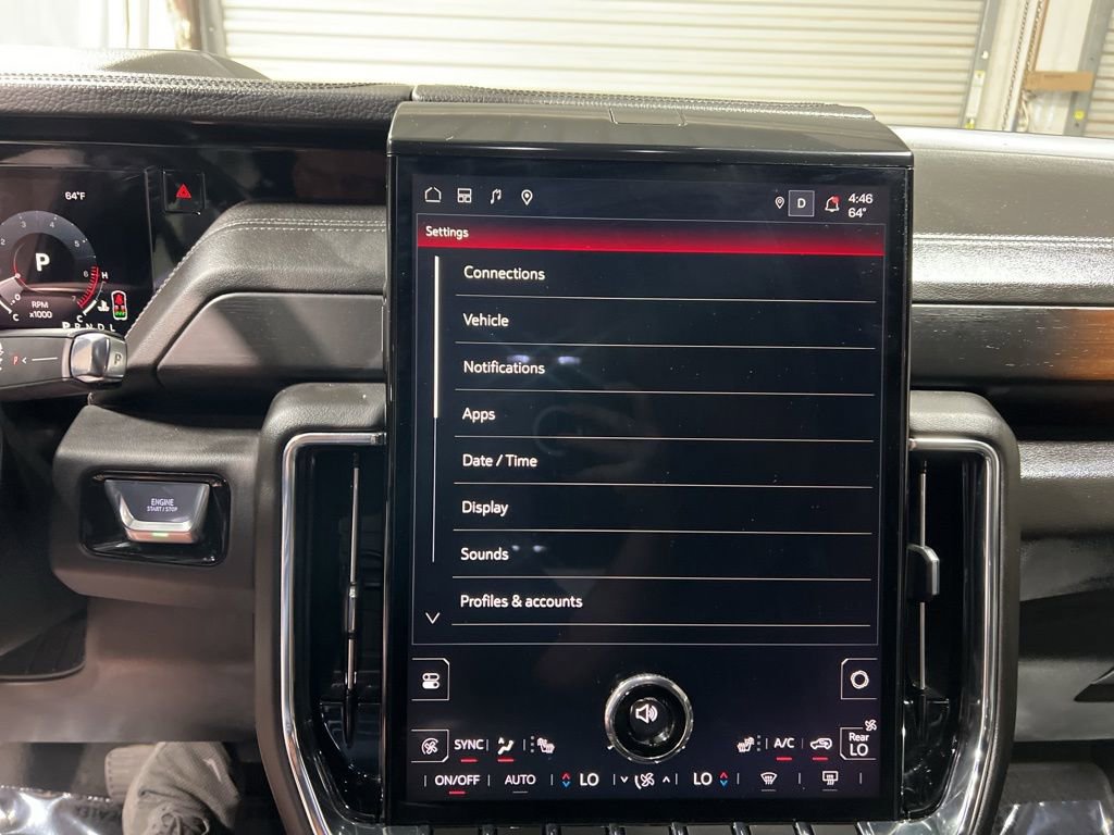 Used 2025 GMC Yukon XL Denali image 33