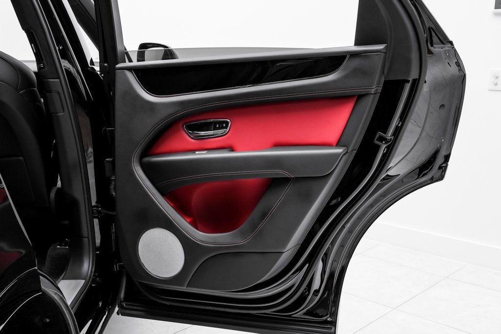 Used 2023 Bentley Bentayga image 52