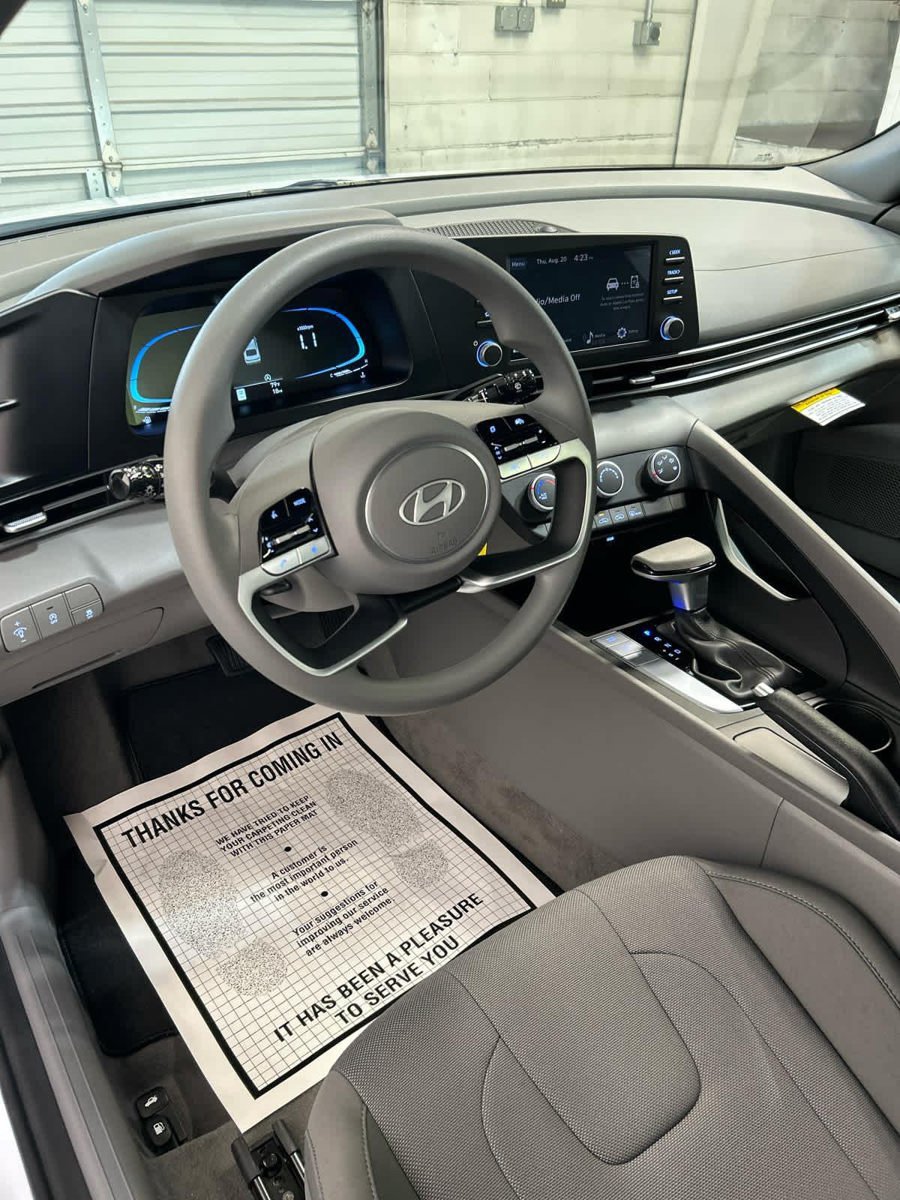 New 2026 Hyundai Elantra SE FWD image 9