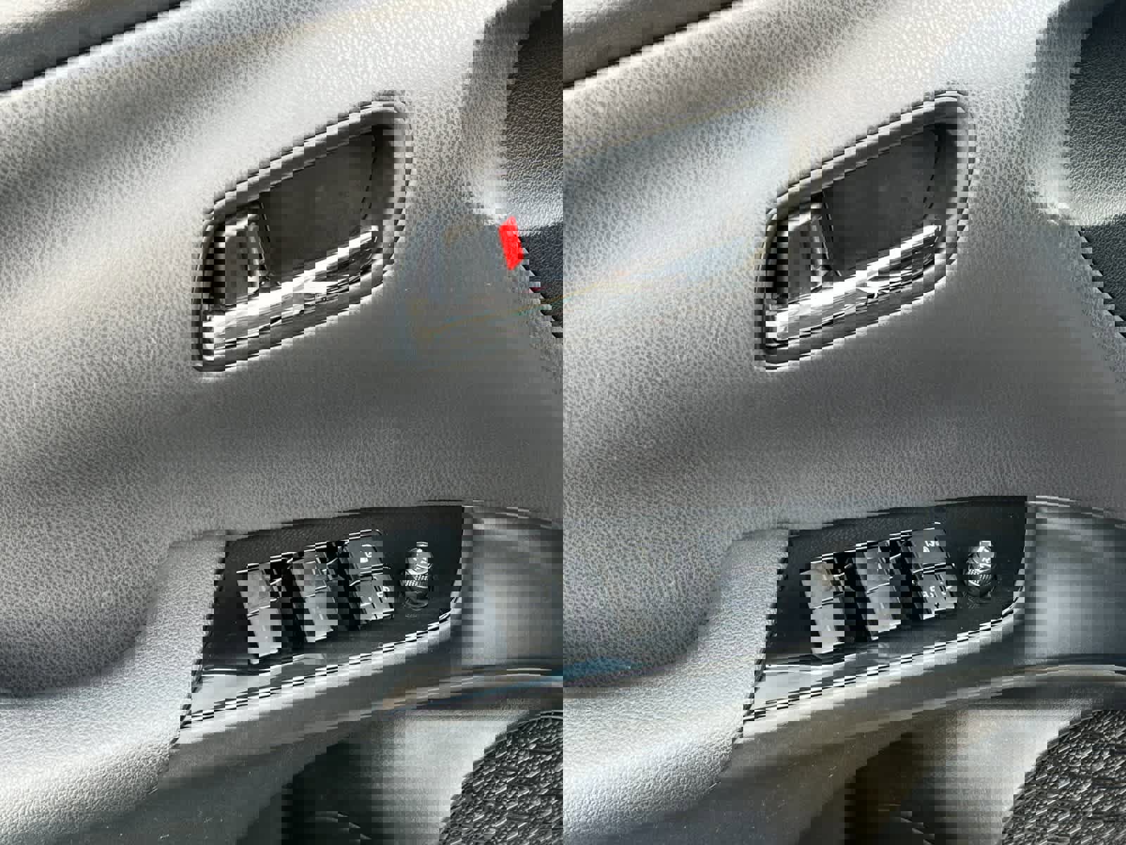 Used 2019 Toyota Prius XLE image 12