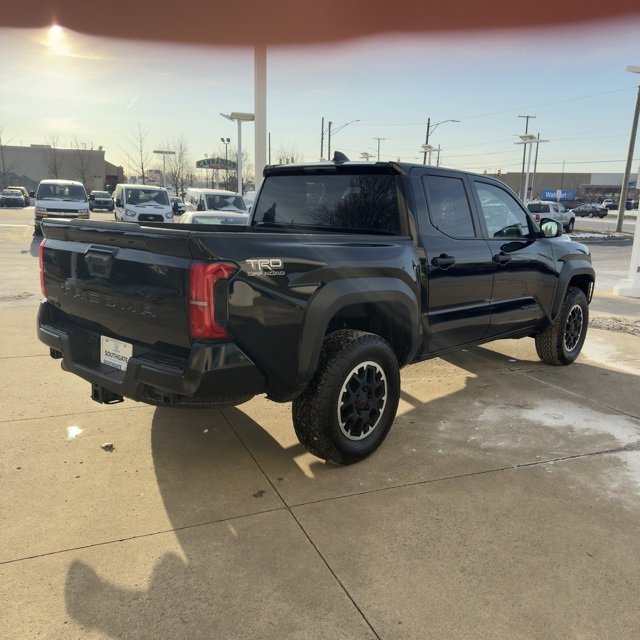 Used 2024 Toyota Tacoma TRD Off-Road image 3