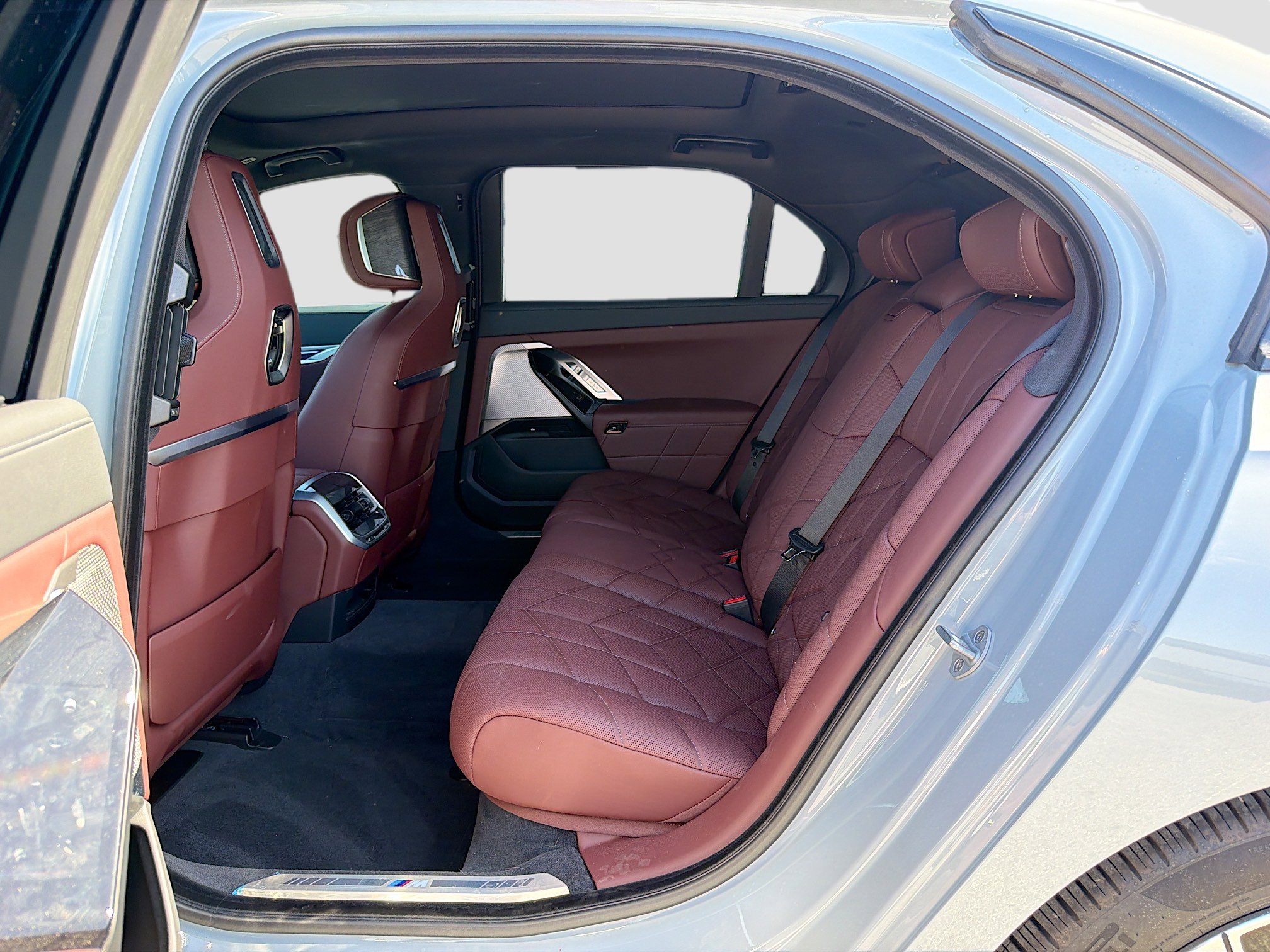 Used 2025 BMW i7 xDrive60 image 21