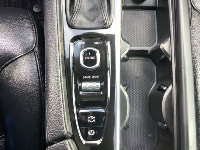 Used 2016 Volvo XC90 T6 Momentum w/ Momentum Plus Package image 32