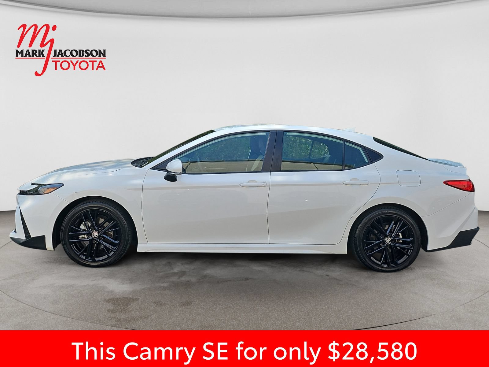 Used 2025 Toyota Camry SE FWD image 15