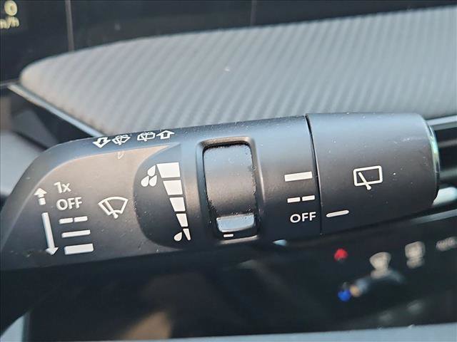 Used 2025 Nissan Kicks SR FWD image 12
