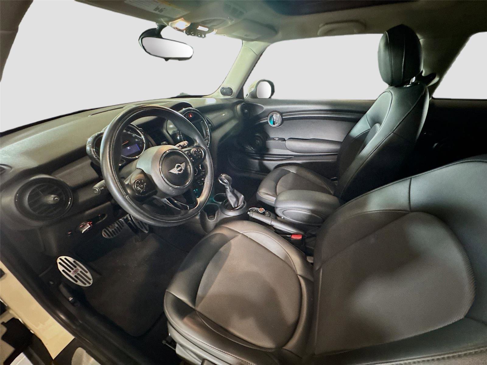 Used 2018 MINI Cooper 2-Door Hardtop image 11