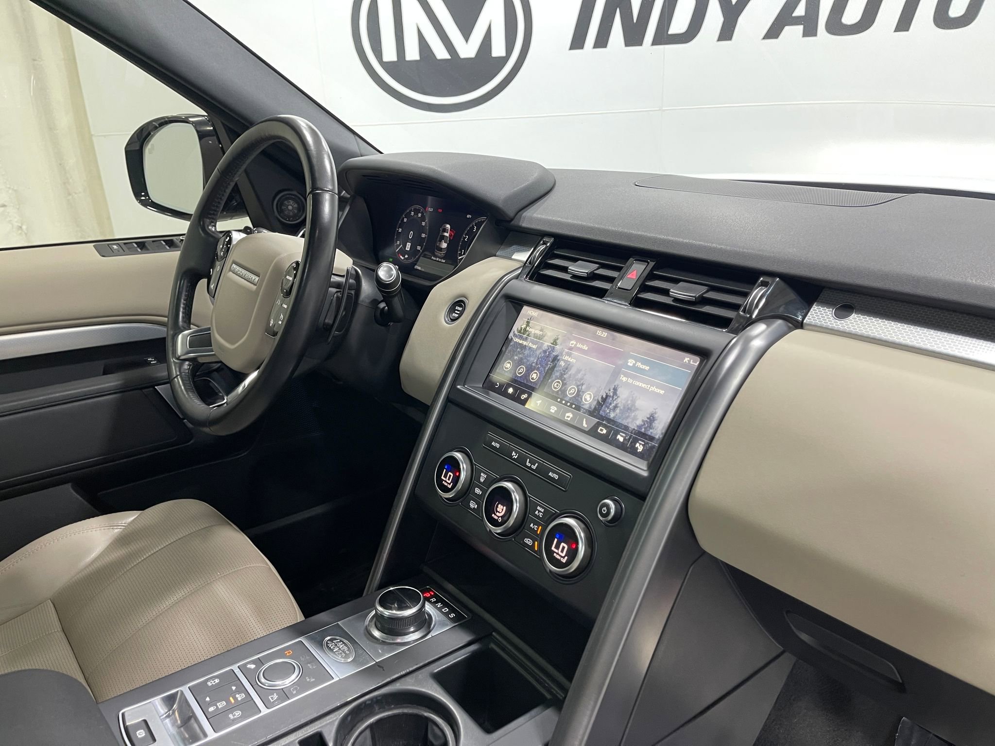 Used 2020 Land Rover Discovery Landmark AWD/4WD image 20